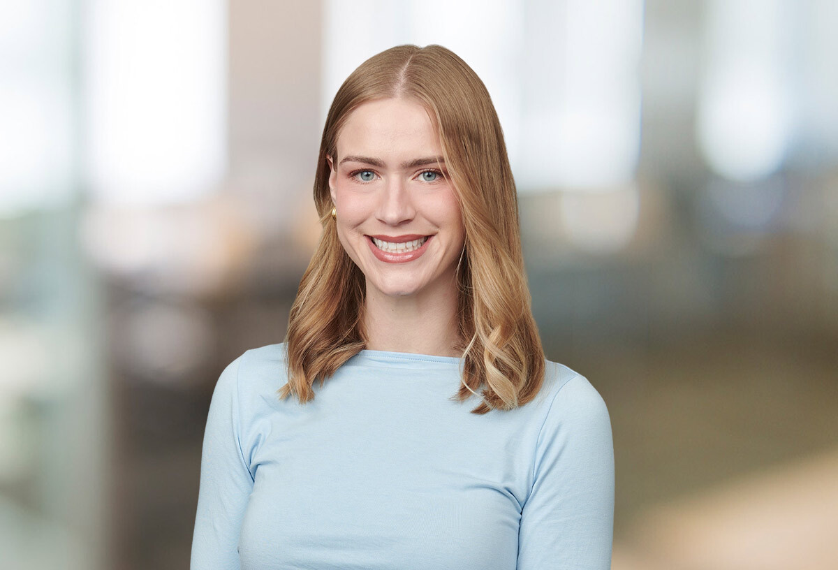 Professional Headshot of Kristin Thompson